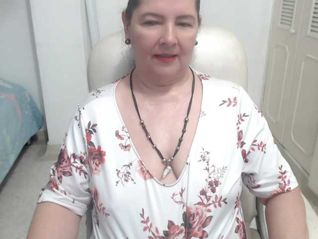 leonela-68 live cam on BongaCams