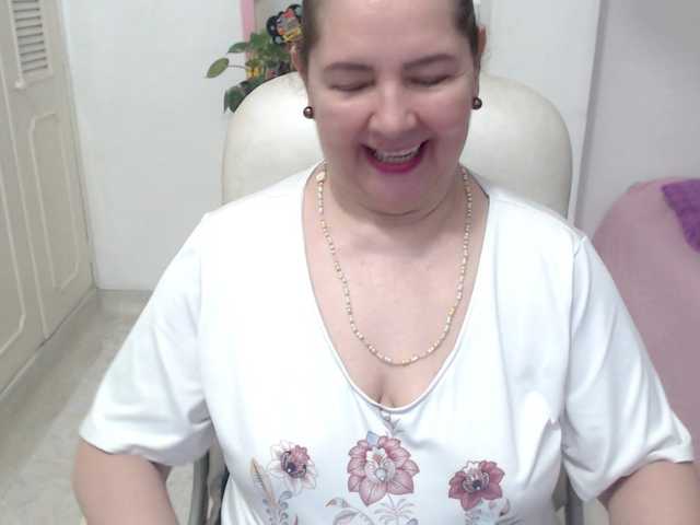 leonela-68 live cam on BongaCams