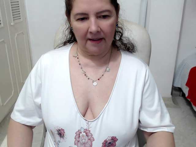 leonela-68 live cam on BongaCams