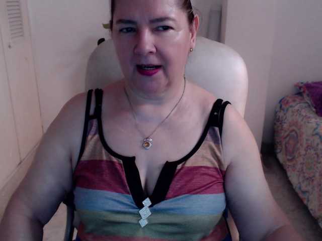 leonela-68 live cam on BongaCams