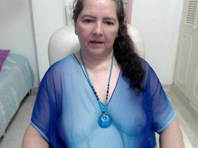 leonela-68 live cam on BongaCams