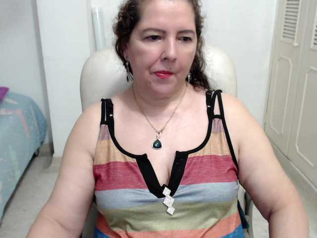leonela-68 live cam on BongaCams