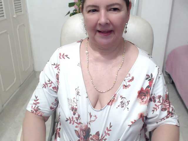 leonela-68 live cam on BongaCams