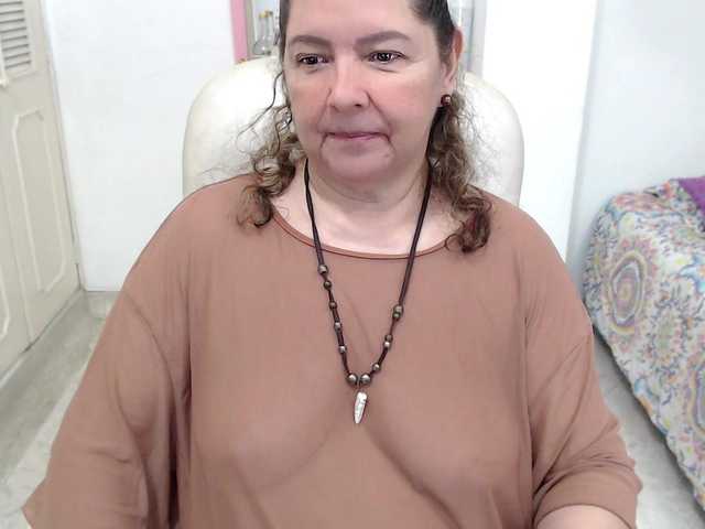leonela-68 — live female cam