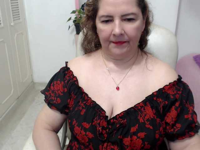 leonela-68 live cam on BongaCams