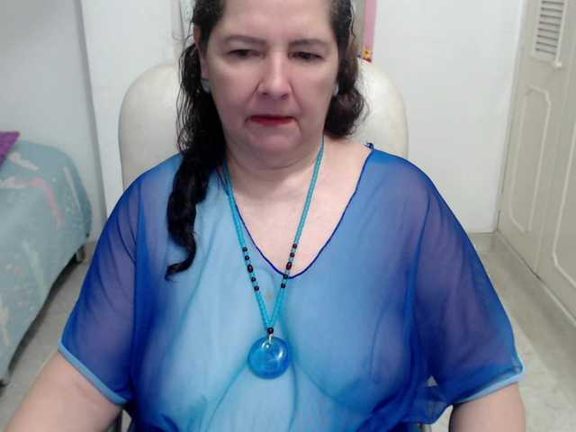 leonela-68 live cam on BongaCams