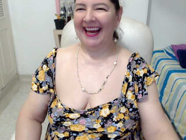 leonela-68 live cam on BongaCams