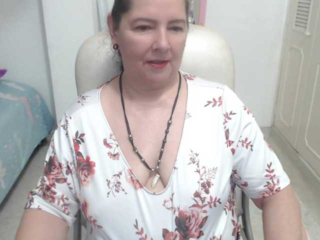 leonela-68 live cam on BongaCams