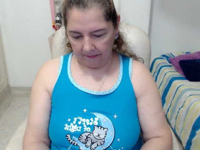 leonela-68 live cam on BongaCams
