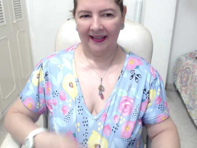 leonela-68 live cam on BongaCams