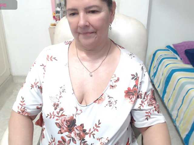 leonela-68 live cam on BongaCams