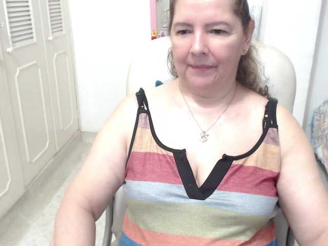 leonela-68 live cam on BongaCams
