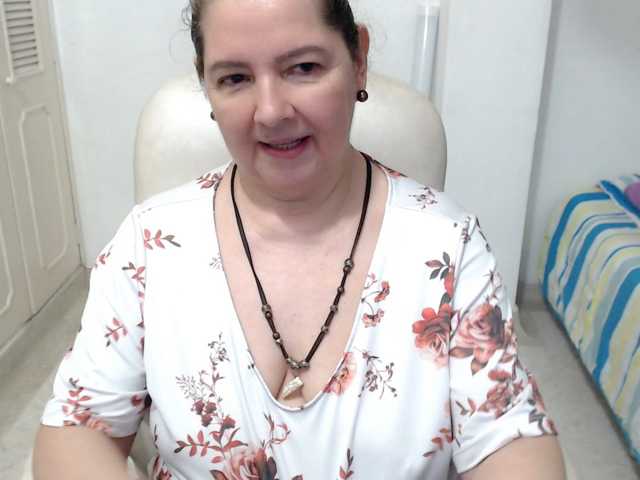 leonela-68 live cam on BongaCams