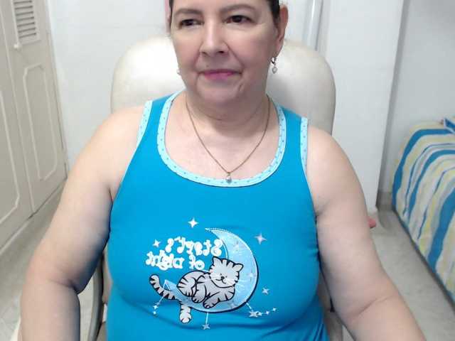 leonela-68 live cam on BongaCams