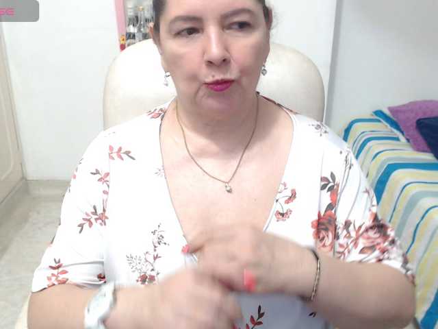 leonela-68 live cam on BongaCams
