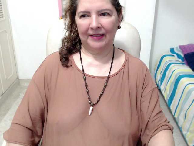 le modèle leonela-68 est en webcam porno dans un show sur le site bongacams, il possède les tags suivants: Latino/Hispanic,Brunette,Hairy