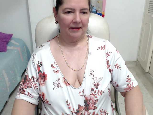le modèle leonela-68 est en webcam porno dans un show sur le site bongacams, il possède les tags suivants: Latino/Hispanic,Brunette,Hairy