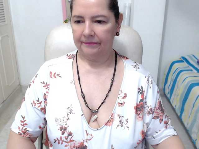 leonela-68 live cam on BongaCams