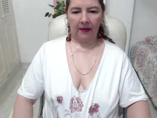 leonela-68 live cam on BongaCams
