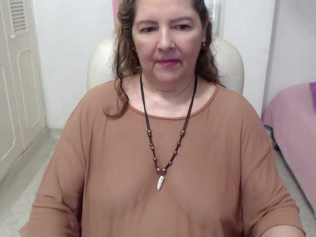 leonela-68 live cam on BongaCams