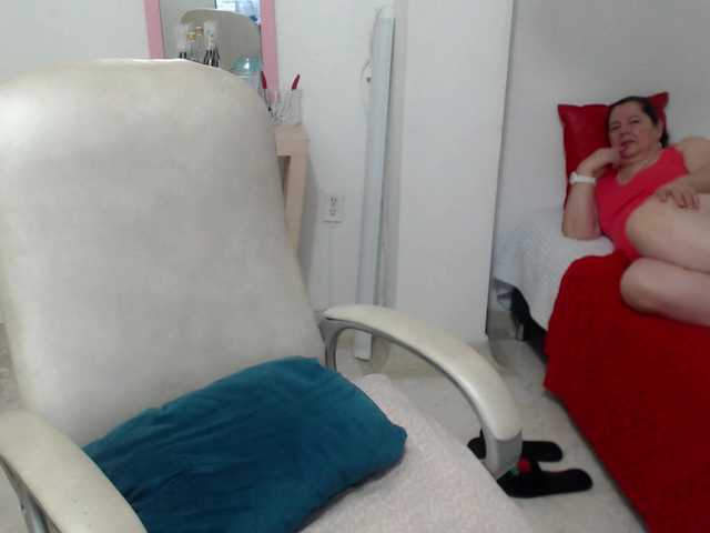 leonela-68 live cam on BongaCams