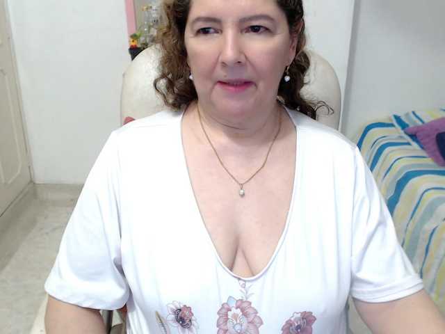 leonela-68 live cam on BongaCams