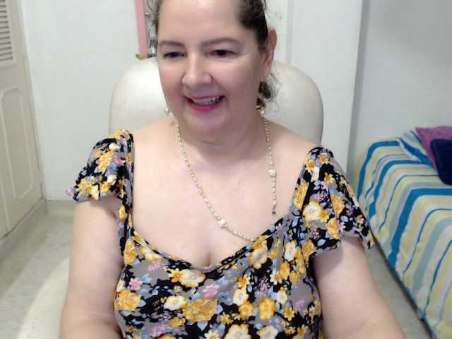 leonela-68 live cam preview