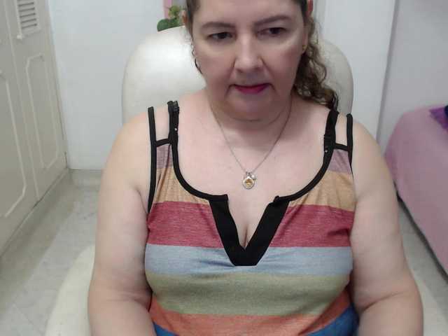leonela-68 live cam on BongaCams