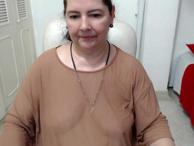 leonela-68 live cam on BongaCams