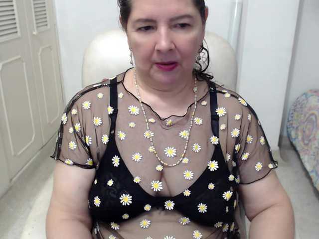 leonela-68 live cam on BongaCams