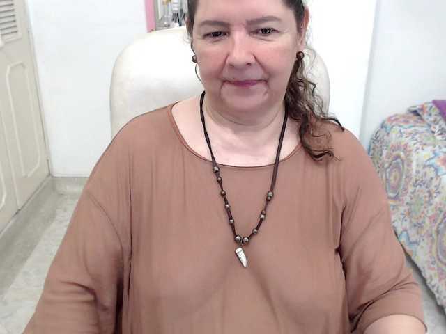 leonela-68 — live female cam