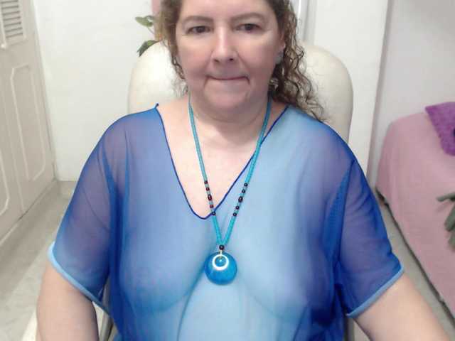 leonela-68 live cam on BongaCams