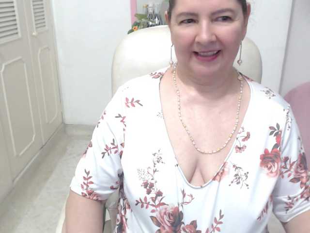 leonela-68 live cam on BongaCams