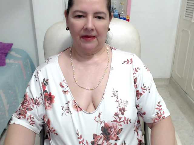 leonela-68 live cam on BongaCams