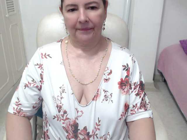 leonela-68 live cam on BongaCams