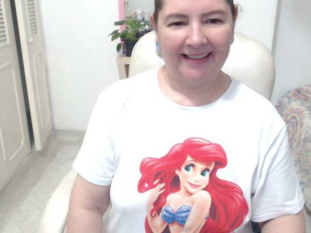 leonela-68 live cam on BongaCams