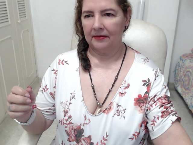 leonela-68 live cam on BongaCams