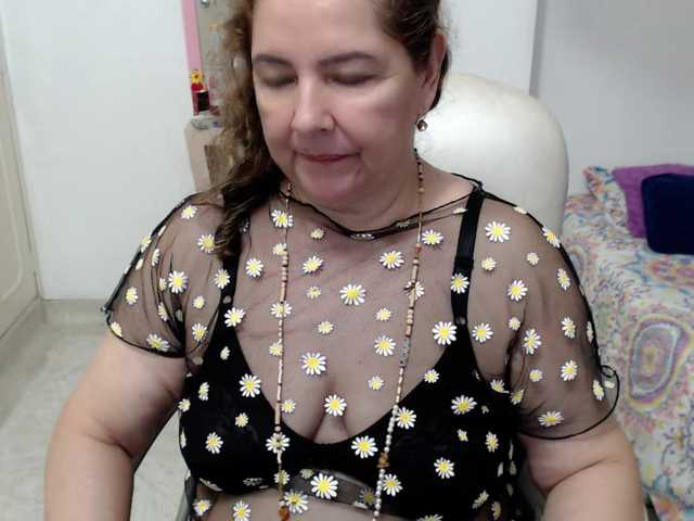 leonela-68 live cam on BongaCams