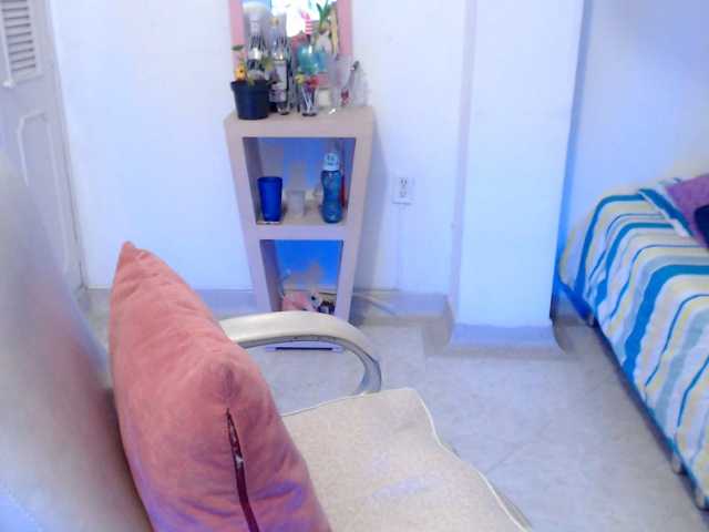 leonela-68 live cam on BongaCams