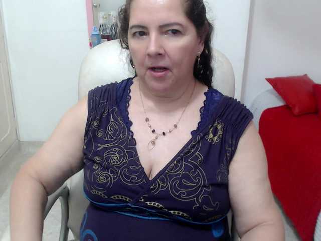 leonela-68 live cam on BongaCams