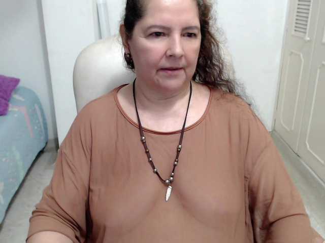 leonela-68 live cam on BongaCams