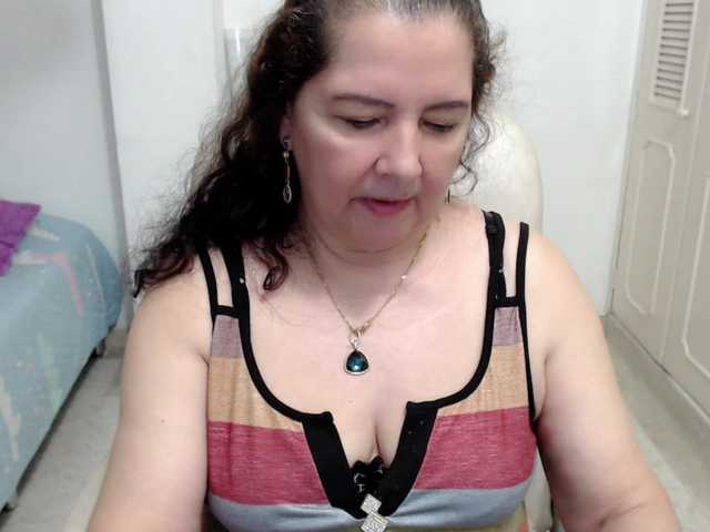 leonela-68 live cam on BongaCams