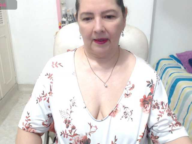 leonela-68 live cam on BongaCams