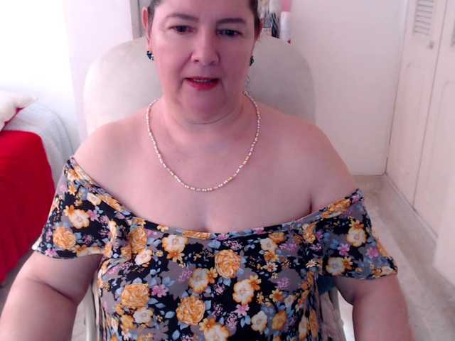 leonela-68 live cam on BongaCams