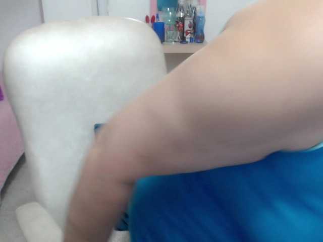 leonela-68 live cam on BongaCams