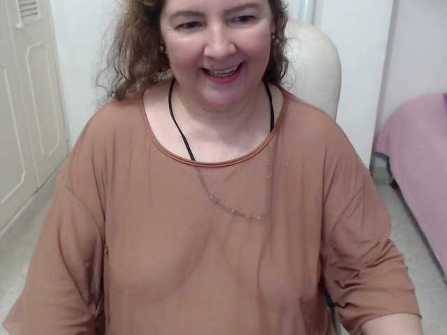 leonela-68 live cam on BongaCams