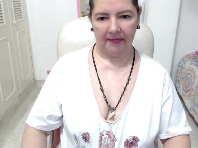 leonela-68 live cam on BongaCams