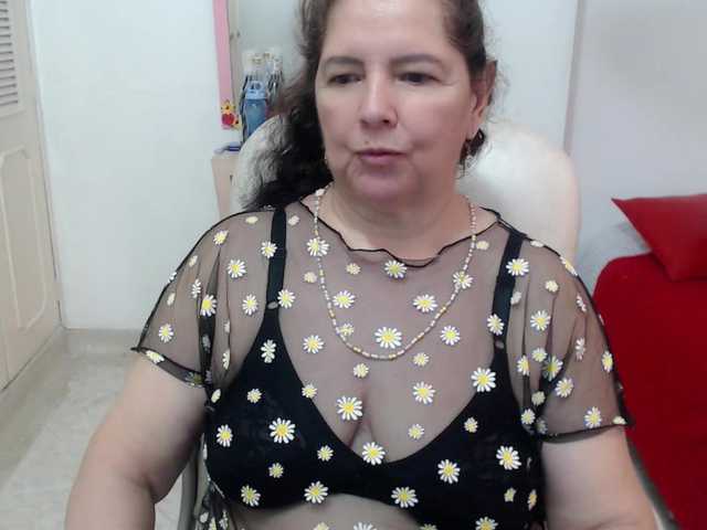 leonela-68 live cam on BongaCams