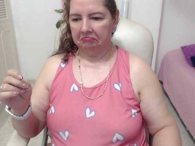 leonela-68 live cam