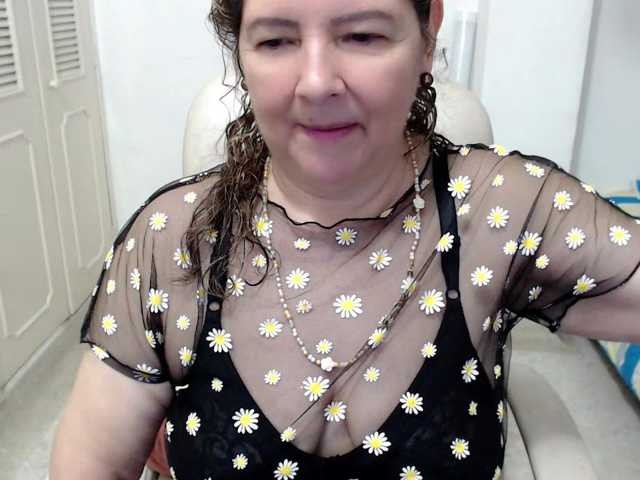 leonela-68 live cam on BongaCams